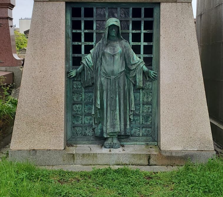 10 Preguntas Antes de Contratar un Tour de Cementerio